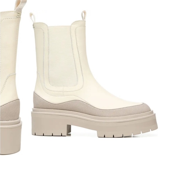 Lulia Chelsea Boot
SAM EDELMAN - Picture 1 of 10